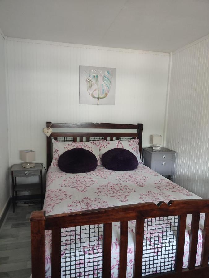 Chalet Dans La Foret....Adorable 1 Bedroom Chalet Surrounded By Woodland Pressignac Exterior foto
